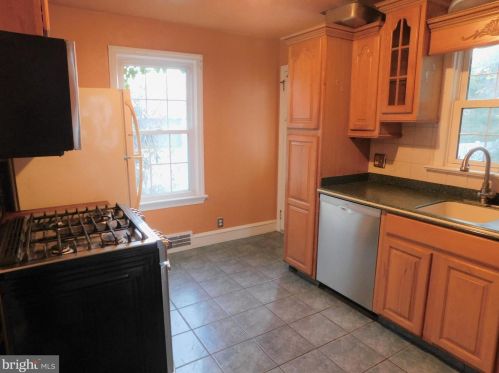 6730 Githens Ave, Camden NJ 08109-2418 exterior