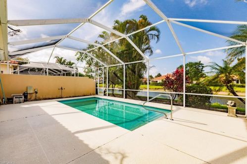 3432 Donoso Ct, Naples FL 34109-1395 exterior
