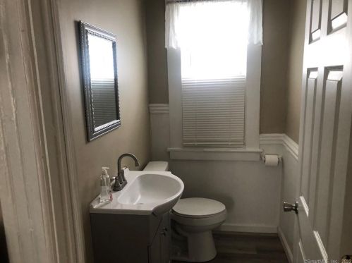 33 Sunrise Ave, New Britain CT  06051-2120 exterior