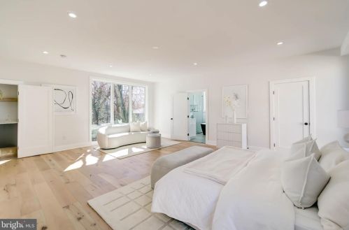 4624 Asbury Pl, Washington DC  20016-4325 exterior