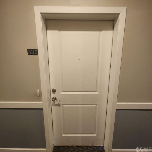 335 Pond Ln, Piscataway NJ  08854-7400 exterior