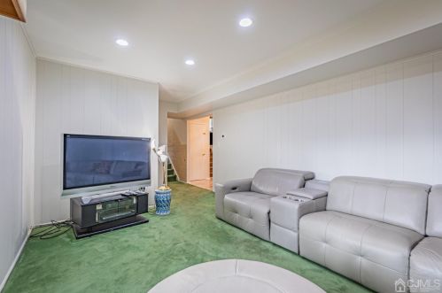 7 Meredith Rd, Edison NJ 08817-2231 exterior