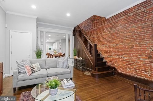 2455 Carpenter St, Philadelphia PA 19146-3907 exterior