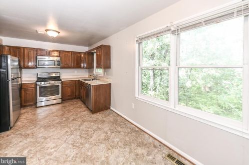 32 Carriage House Cir, Alexandria VA  22304-6338 exterior