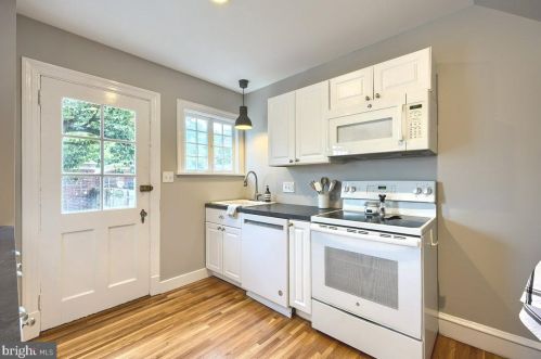 746 New Holland Ave, Lancaster PA 17602-2137 exterior