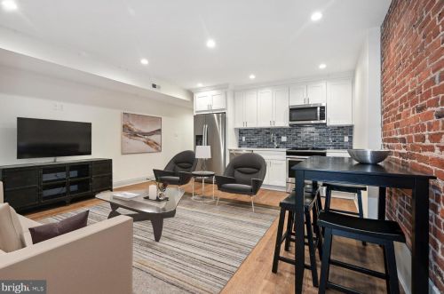 1449 Swann St, Washington DC  20009-3903 exterior