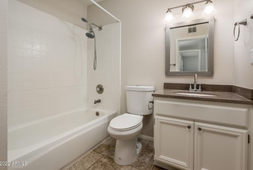 812 Eugie Ave, Phoenix AZ 85022-4952 exterior