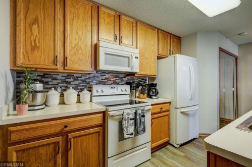 2064 Gresham Ave, Saint Paul MN 55128-3916 exterior