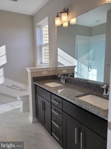 943 Halifax Pl, Trenton NJ  08619-2070 exterior