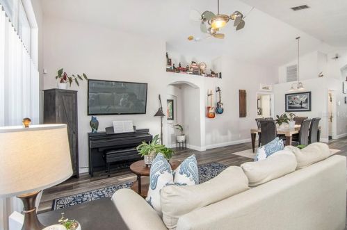 12219 Bishopsford Dr, Tampa FL 33626-1317 exterior