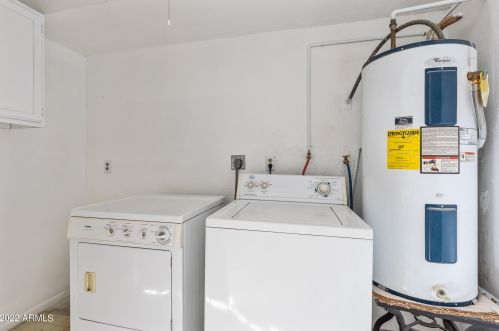 2502 58 Ln, Phoenix AZ 85035-1733 exterior