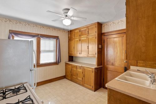 2233 63, Milwaukee WI 53213-1558 exterior