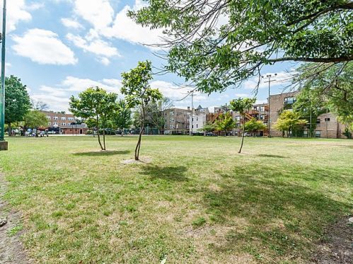 2656 Gunnison St, Chicago IL  60625-7937 exterior