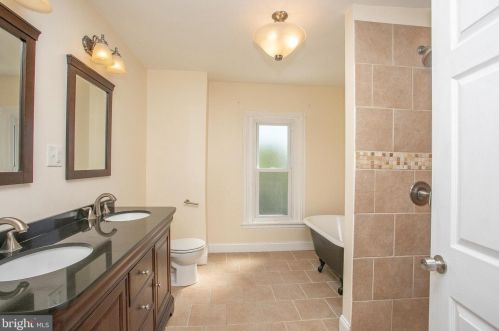 4435 Fleming St, Philadelphia PA 19128-4808 exterior