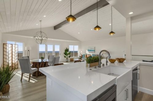 109 Ocean Dr, Oxnard, CA 93035-4633