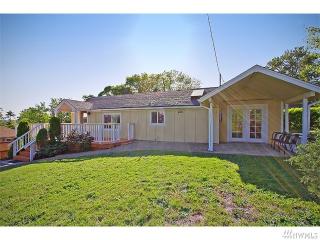 313 Earlington Ave, Seattle, WA 98057-2223