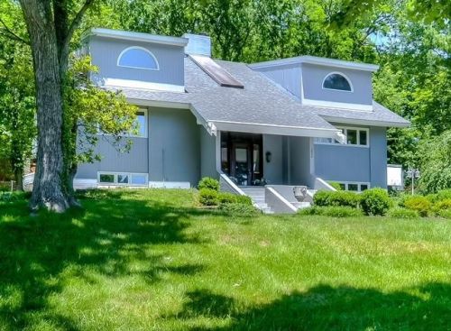 2036 Lakeside Dr, Lexington, KY 40502-3017