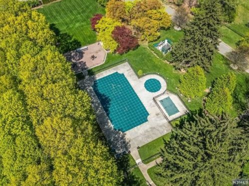 5203 Rio Vis Dr, Mahwah NJ 07430-4511 exterior