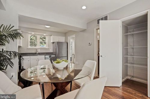 2216 Dearing St, Alexandria VA 22302-1804 exterior