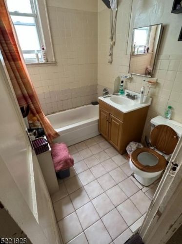 322 Vermont Ave, Irvington NJ 07111-2563 exterior