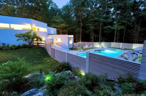 15 Hycliff Rd, Greenwich CT 06831-3223 exterior