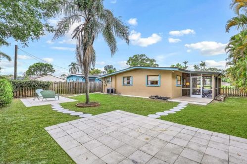 3760 12 St, Naples FL 34120-6418 exterior