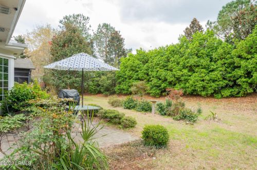 19 Beaufort Riv Rd, Bluffton SC 29909-6220 exterior