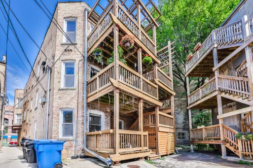 2920 Lincoln Ave, Chicago IL  60657-4109 exterior