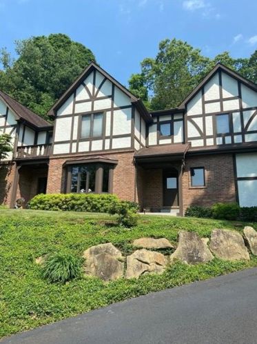 421 Windmere Dr, Pittsburgh, PA 15238-2440