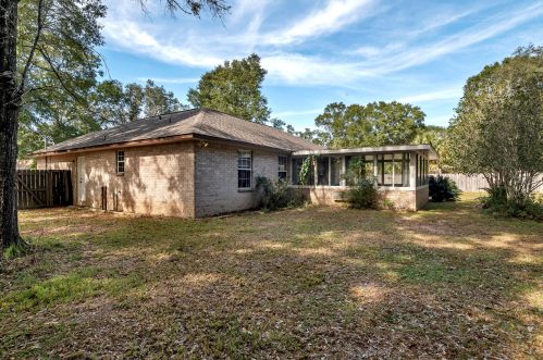 6226 Greenwood Dr, Milton FL  32570-5425 exterior