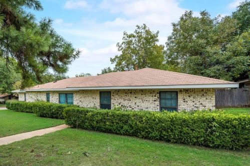 908 Chamberlain St, Irving, TX 75060-5453