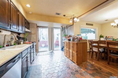 840 Fanwood Ave, Valley Stream NY 11581-3102 exterior