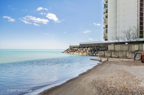 6121 Sheridan Rd, Chicago IL  60660-2878 exterior