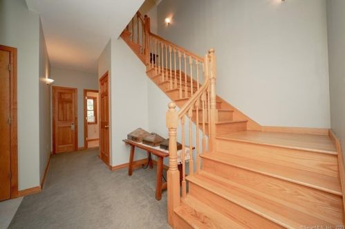 12 Old King St, Enfield CT 06082-5542 exterior