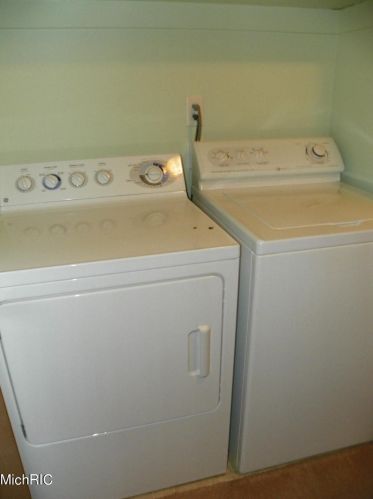 2582 Falcon Pointe Dr, Grand Rapids MI 49534-7555 exterior