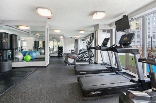 750 Rush St, Chicago IL  60611-2536 exterior