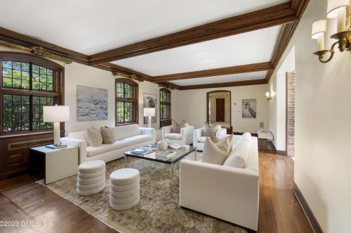 33 Midwood Rd, Greenwich CT 06830-3800 exterior