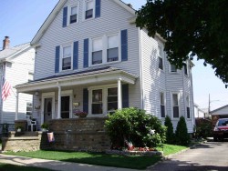 96 Hawthorn St, Newton, MA 02458-1236