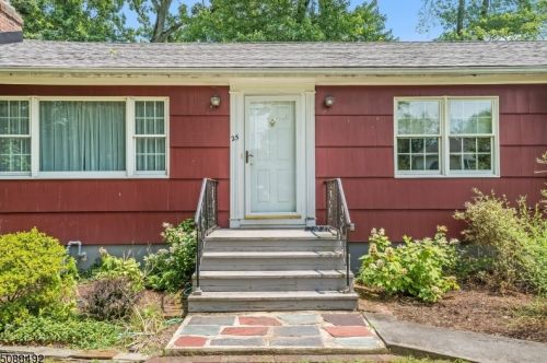 25 Knollwood Rd, Whippany NJ  07981-1820 exterior