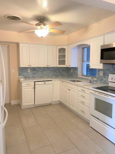 1059 24 Ave, Boynton Beach FL 33426-7451 exterior