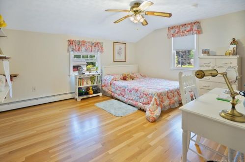 22 Cir Dr, Enfield CT 06082-2712 exterior