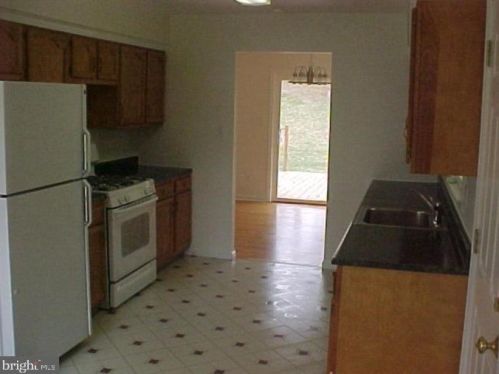 16823 Bethayres Rd, Rockville MD  20855-2025 exterior