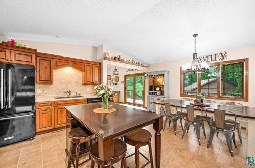 6087 Helm Rd, Duluth MN 55811-9666 exterior