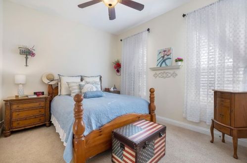 25601 Hawks Run Ln, Mount Plymouth FL 32776-7746 exterior