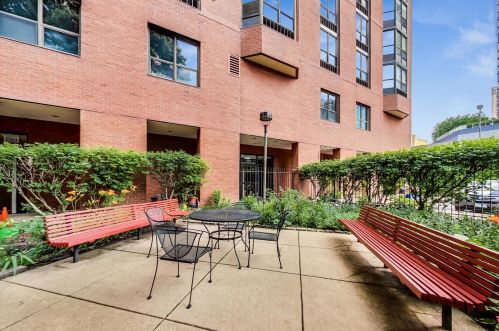 901 Plymouth Ct, Chicago IL  60605-2059 exterior