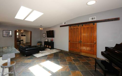 4451 Earll Dr, Phoenix AZ 85031-3821 exterior