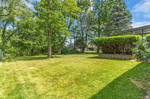 699 Fruithurst Dr, Pittsburgh PA 15228-2534 exterior