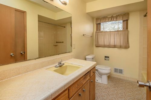 10204 Burleigh St, Milwaukee WI  53222-3304 exterior