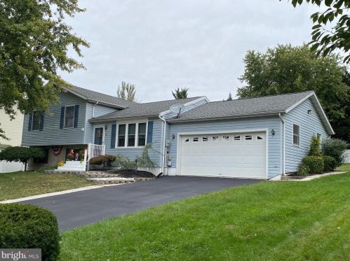 76 Gardenia Dr, Hanover PA 17331-3454 exterior