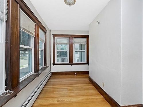 49 Falmouth Rd, Newton MA 02465-1127 exterior